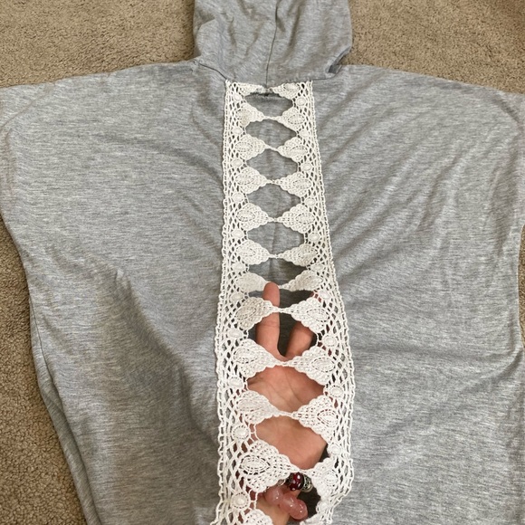 Aeropostale t-shirt hoodie with lace back - Picture 2 of 4